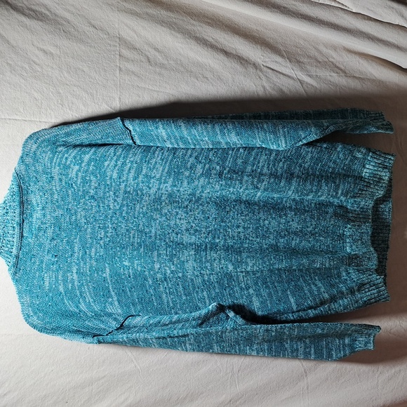 Woman's long sleeve knitted sweater - Picture 4 of 6